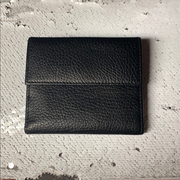 Woman’s Gucci wallet - Picture 2 of 8